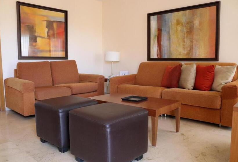 آپارتمان ممتاز سه‌خوابه رو به دریا, Ramada Hotel & Suites By Wyndham Costa Del Sol