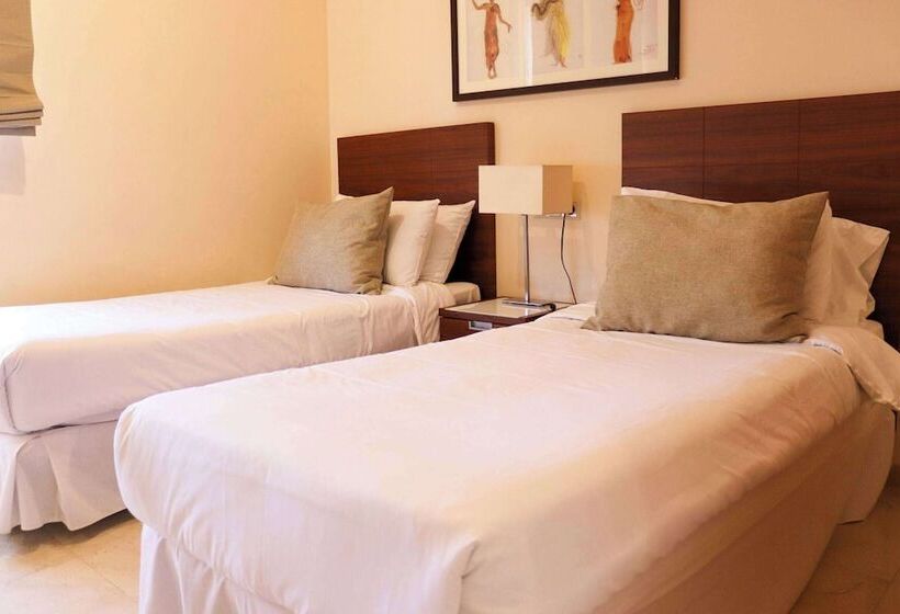 آپارتمان ممتاز سه‌خوابه رو به دریا, Ramada Hotel & Suites By Wyndham Costa Del Sol