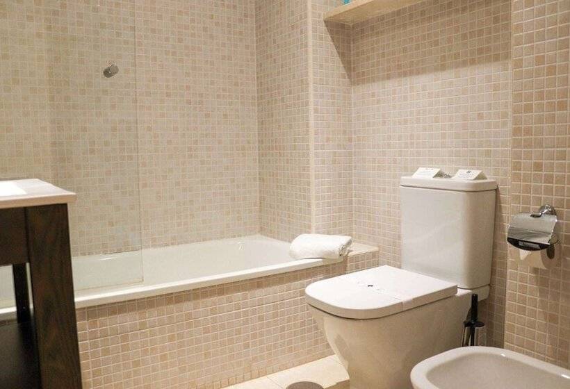 آپارتمان ممتاز سه‌خوابه رو به دریا, Ramada Hotel & Suites By Wyndham Costa Del Sol