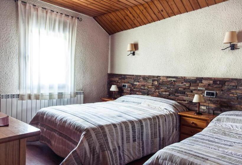 Номер Стандарт Трехместный, Hostal La Plaça