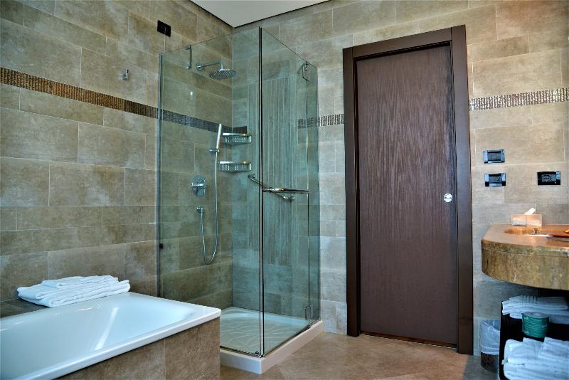 اتاق خانوادگی, Diamante