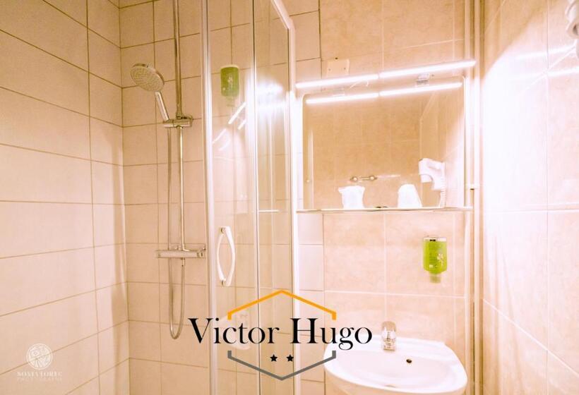 Quarto Familiar, Victor Hugo Lorient