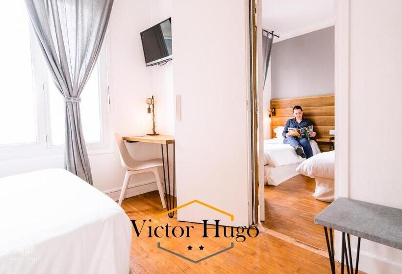패밀리 룸, Victor Hugo Lorient