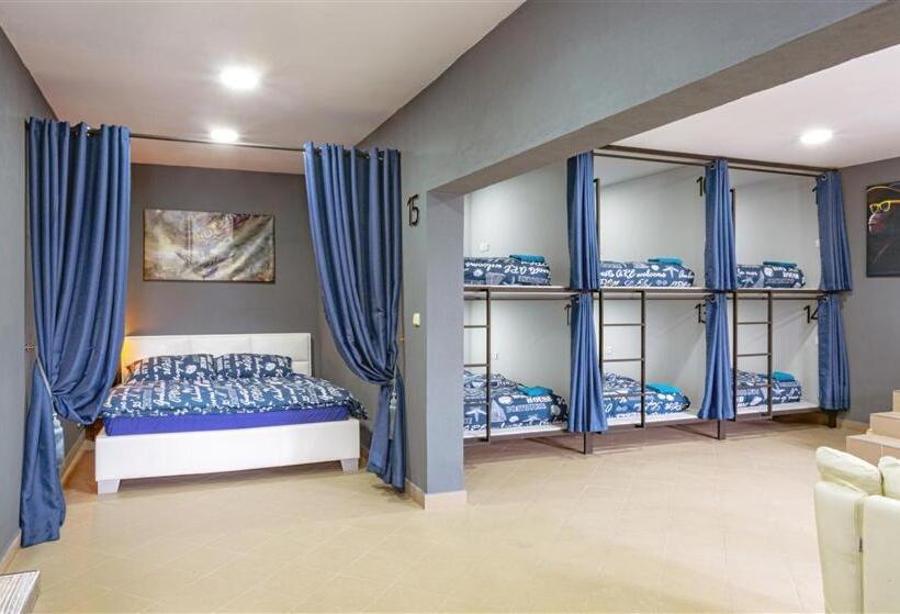单人基本间, Hostel Iron Cube