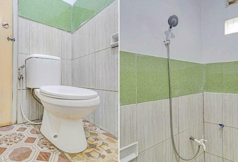 Семейный Номер, Oyo 90405 Penginapan Sasti Kuningan
