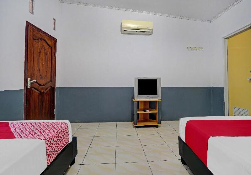 Семейный Номер, Oyo 90405 Penginapan Sasti Kuningan