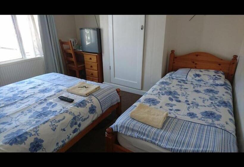 חדר סטנדרט לשלושה, Room In Guest Room   Comfortable Family Room With Tv, Free Fast Wifi, Sleeps 4 With 1 Bunk Bed