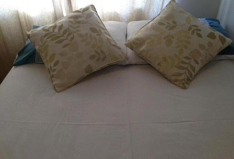 חדר סטנדרט לשלושה, Room In Guest Room   Comfortable Family Room With Tv, Free Fast Wifi, Sleeps 4 With 1 Bunk Bed