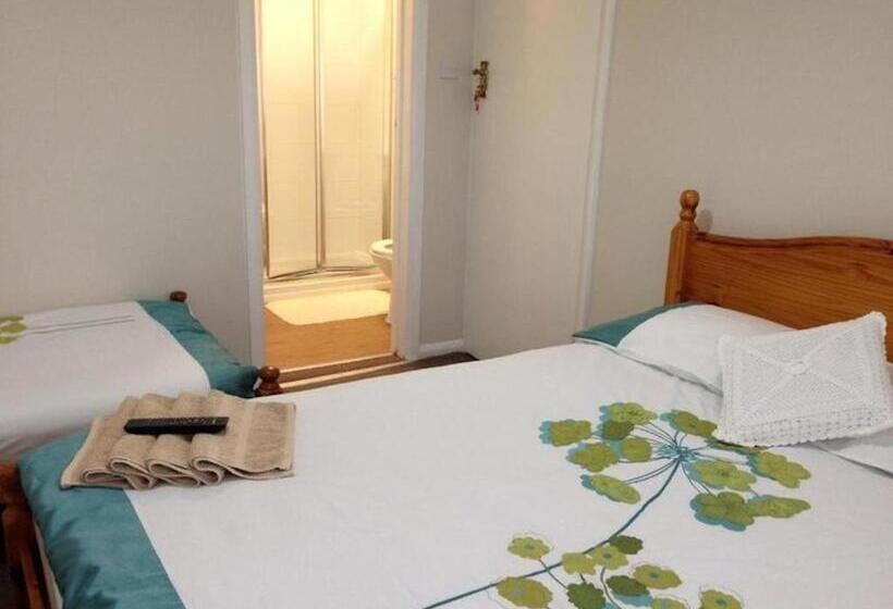 חדר סטנדרט לשלושה, Room In Guest Room   Comfortable Family Room With Tv, Free Fast Wifi, Sleeps 4 With 1 Bunk Bed