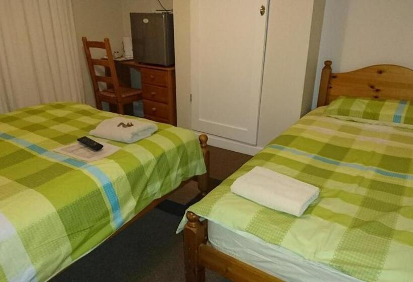 חדר סטנדרט לשלושה, Room In Guest Room   Comfortable Family Room With Tv, Free Fast Wifi, Sleeps 4 With 1 Bunk Bed