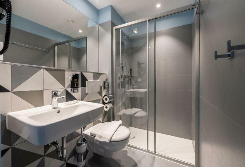 Номер Стандарт Трехместный, Meininger Hotel Innsbruck Zentrum