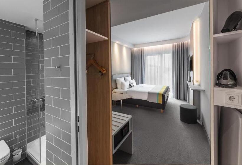 Номер Стандарт, Holiday Inn Express Düsseldorf   Hauptbahnhof, An Ihg
