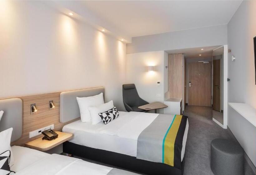 Номер Стандарт, Holiday Inn Express Düsseldorf   Hauptbahnhof, An Ihg