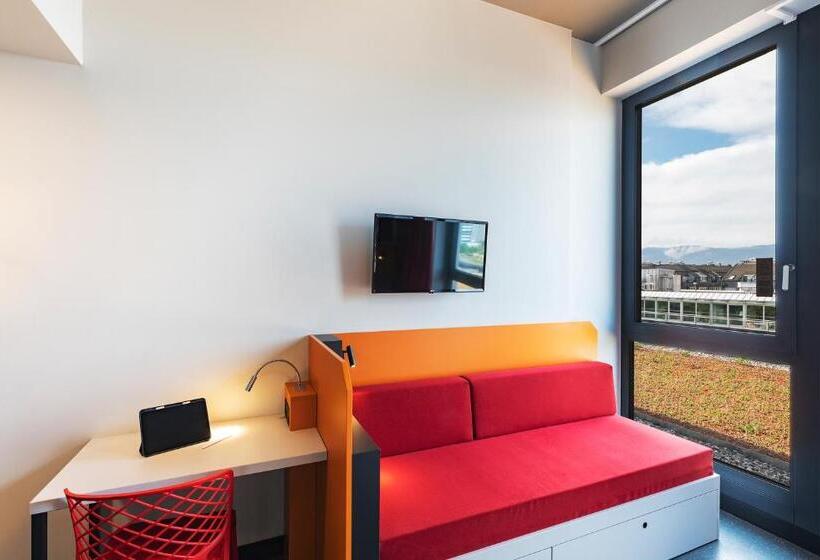 Номер Стандарт Трехместный, Meininger Hotel Genève Centre Charmilles
