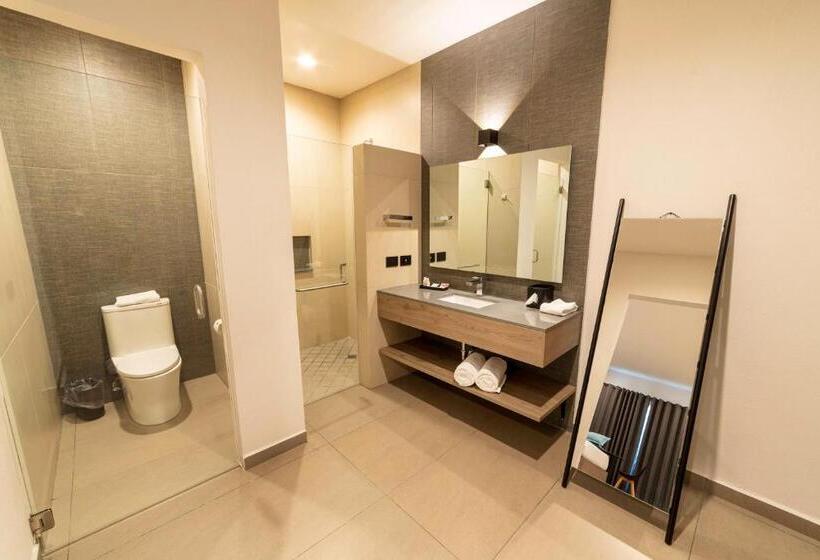Люкс с Балконом, Th Hotel & Vivienda