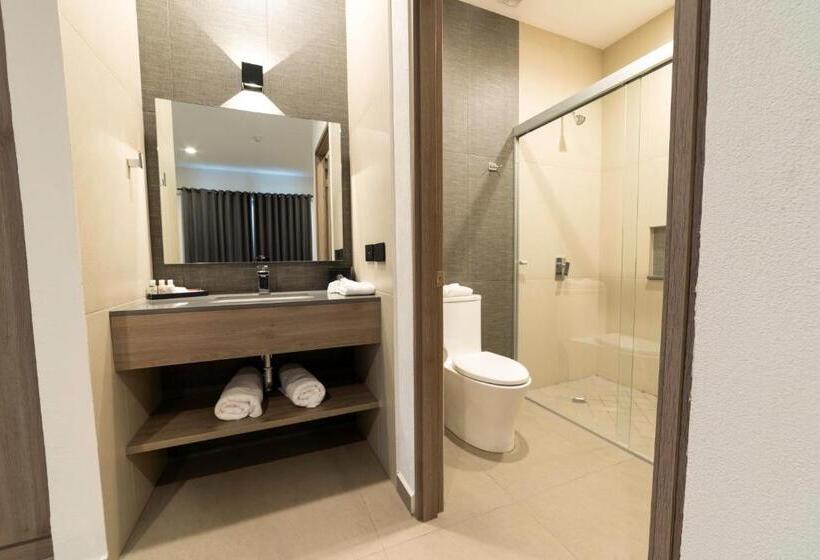 Люкс с Балконом, Th Hotel & Vivienda
