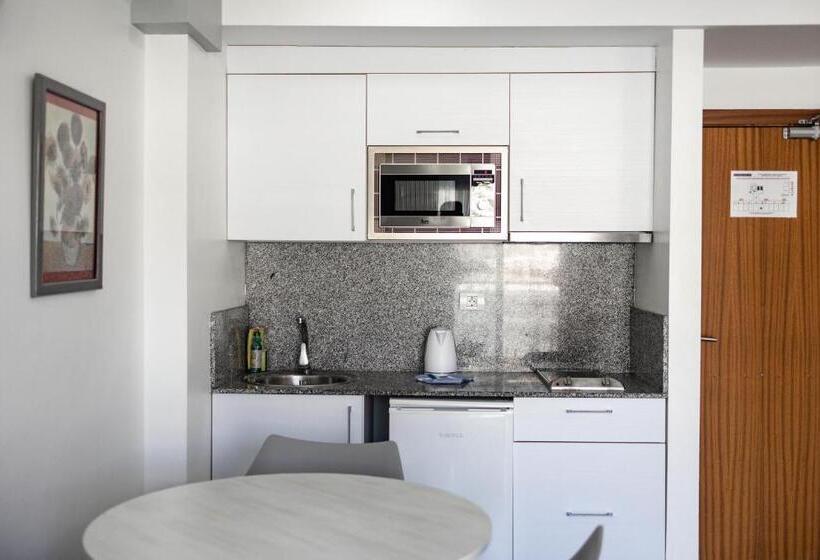 Apartamento 1 Dormitório com Sacada, Servatur Castillo de Sol