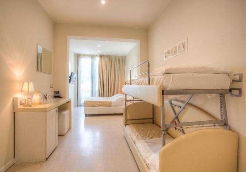 اتاق استاندارد چهار تخته, Ferretti Beach
