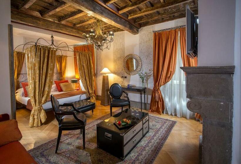 اتاق لوکس, The Inn At The Roman Forum