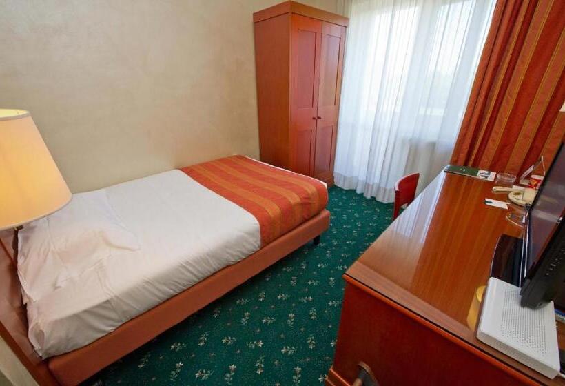 Номер Стандарт Индивидуальный, Golf Hotel Cavaglià