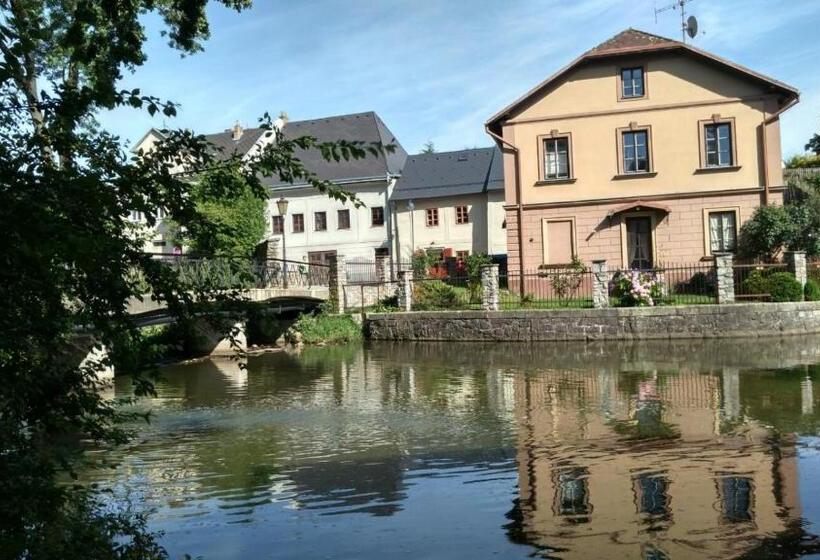 带大床的套房, Měšťanský Dům   Kulturní Památka Mlýnská 119