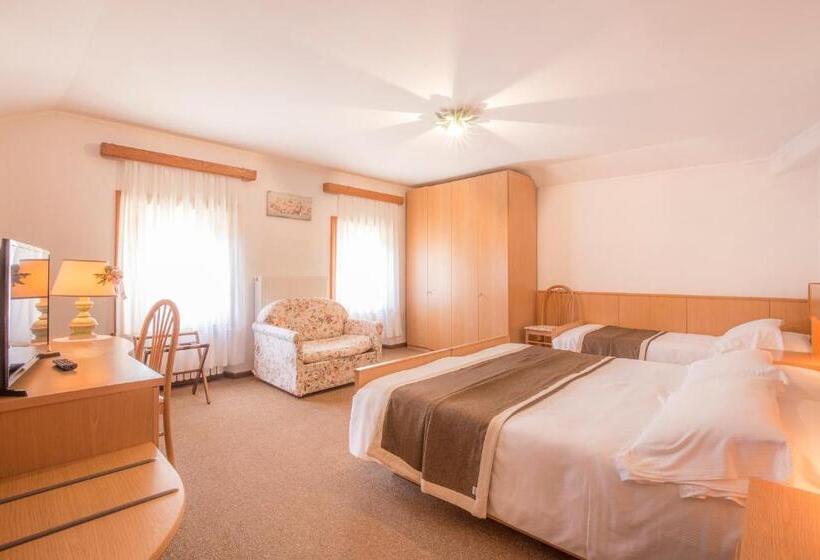 اتاق استاندارد سه نفره, Villa Trieste