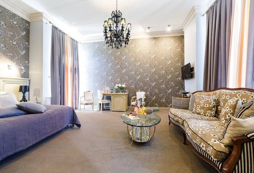 Люкс, Arbat House