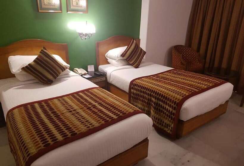 اتاق اجرایی, Ramee Guestline Hotel Dadar