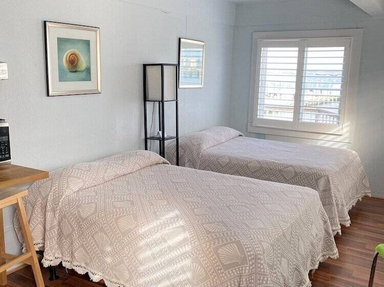 Номер Стандарт 2 Двуспальные Кровати, Vineyard Harbor Motel   Private Beach
