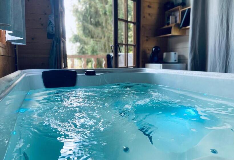 Номер Стандарт с Балконом, Chambre Avec Spa Privé