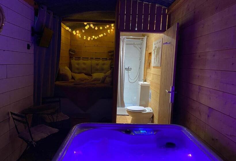 Номер Стандарт с Балконом, Chambre Avec Spa Privé