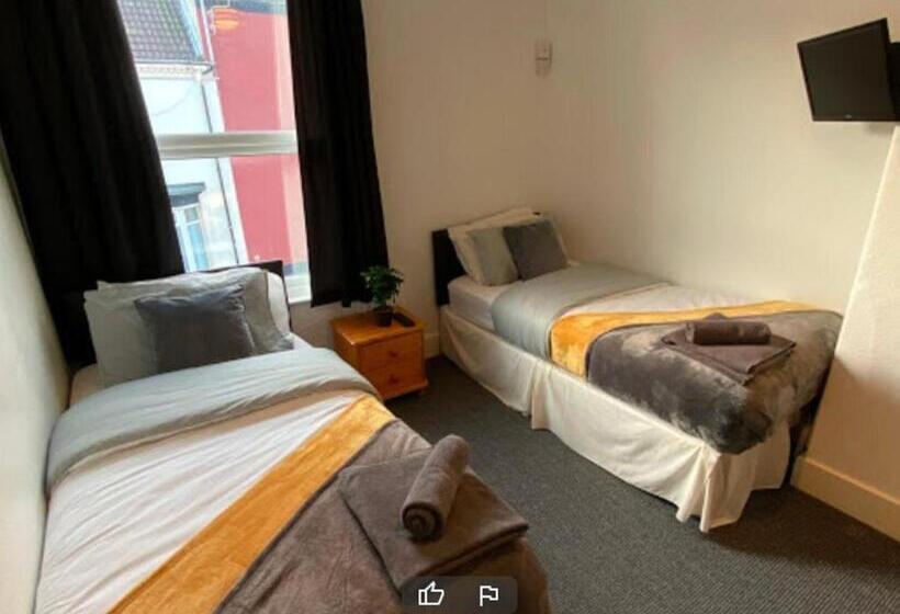 Семейный Номер Совместный Санузел, Tudor Lodge  Redcar Beach