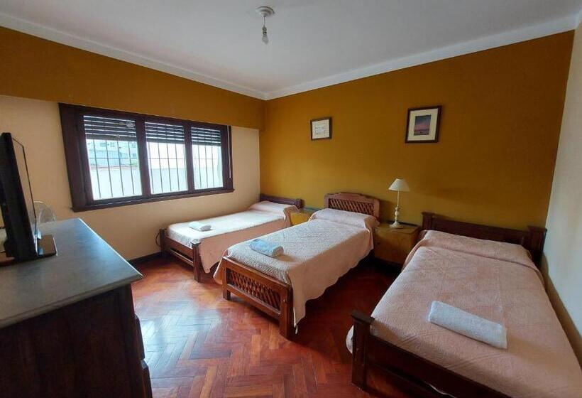 اتاق استاندارد چهارنفره با سرویس بهداشتی مشترک, Coya Hostel