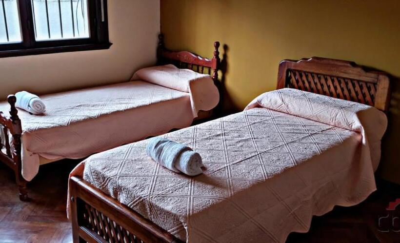 اتاق استاندارد چهارنفره با سرویس بهداشتی مشترک, Coya Hostel