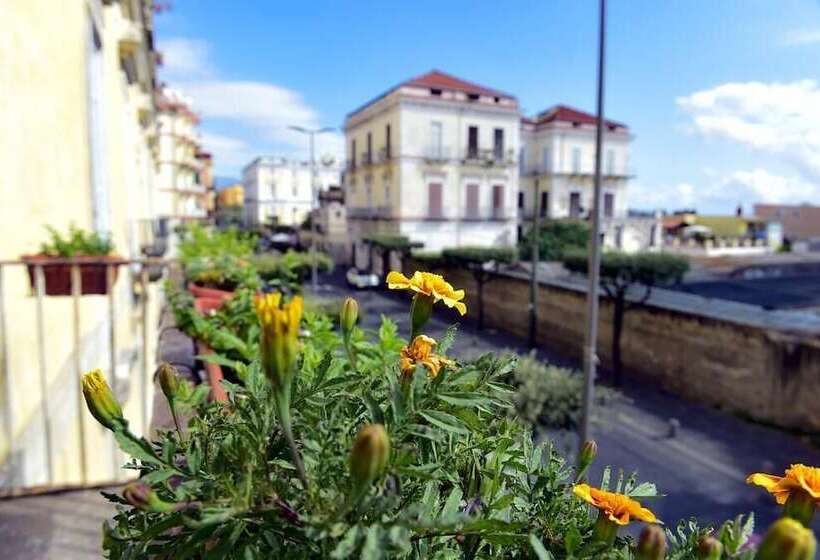 Кровать в Общей Комнате, H Hostel Friendly Accommodation