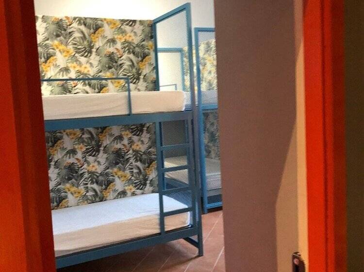 Кровать в Общей Комнате, H Hostel Friendly Accommodation
