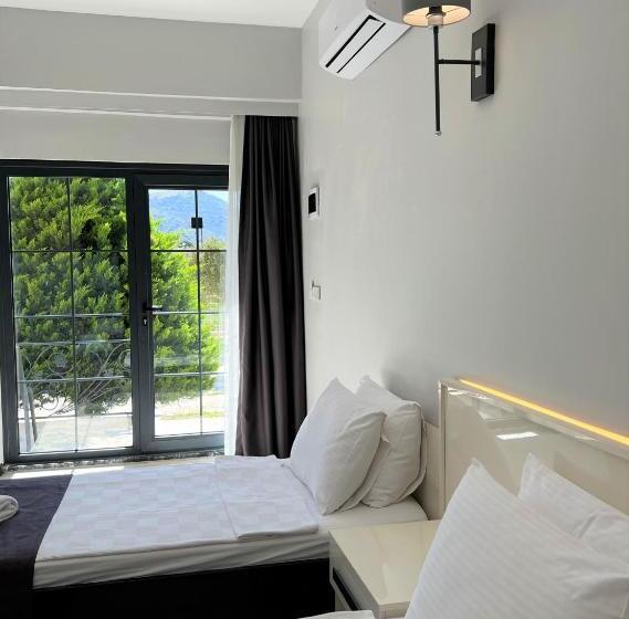 Трехместный Номер Стандарт с Балконом, Otel Beyaz İnci