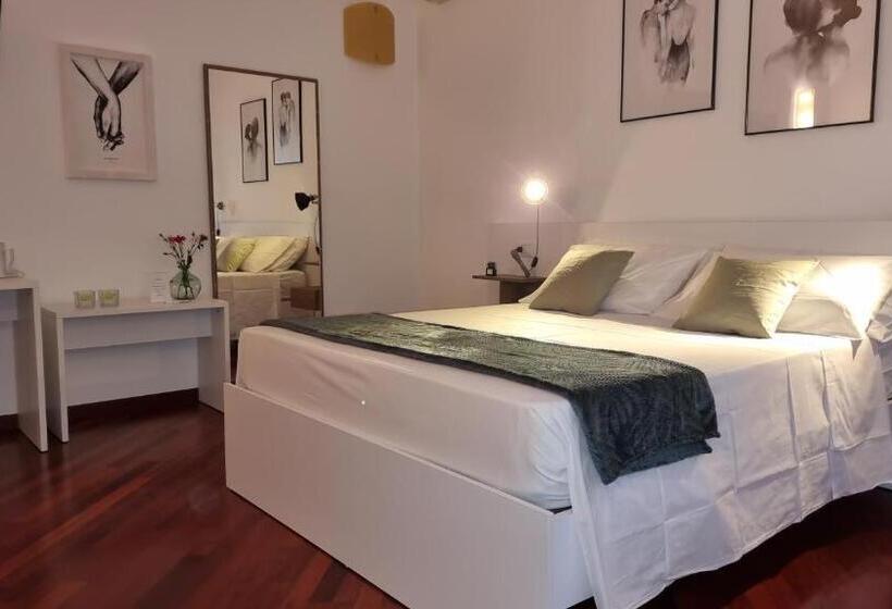 Quarto Triplo Estandar, Villa Vittoria