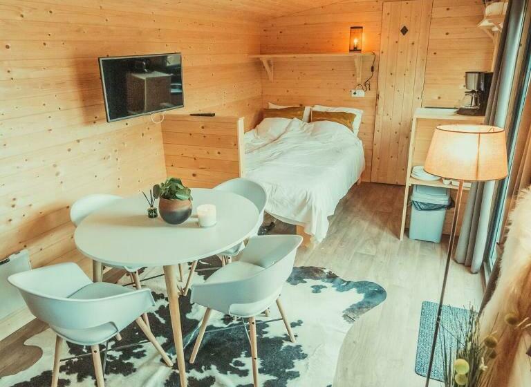 스탠다드 스튜디오, Tiny House 4 People
