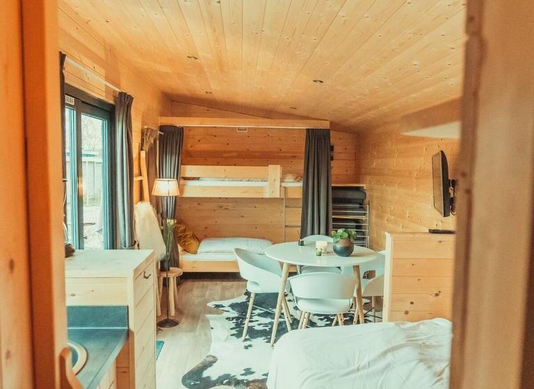 스탠다드 스튜디오, Tiny House 4 People