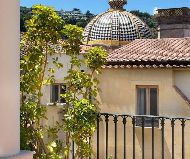 جناح جونيور مطل على الحديقة, Grand Hotel La Favorita