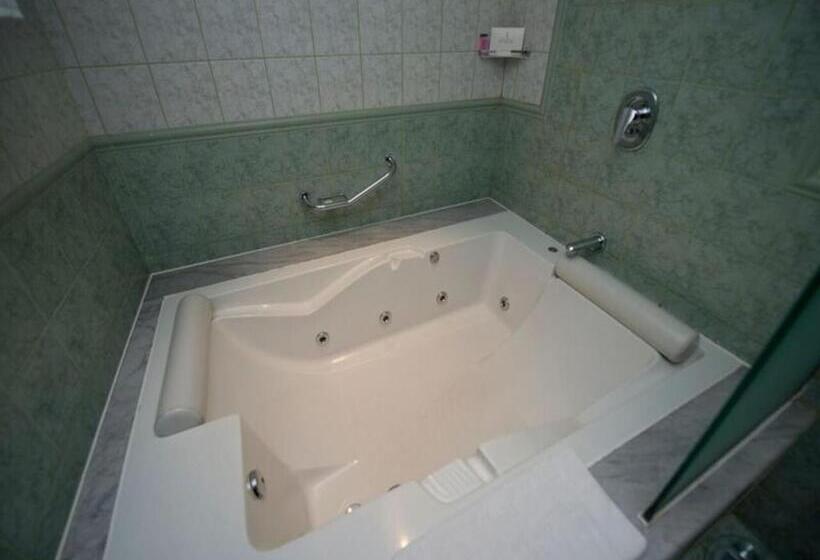 Королевский Люкс, Executives Hotel   Olaya