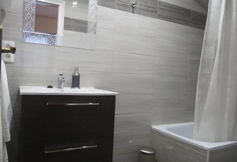 エコノミールーム, Hostal Y Apartamento Molí De Mar