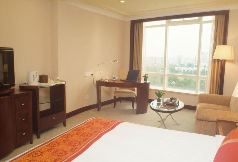 Номер Executive, The Royal Marina Plaza Hotel Guangzhou