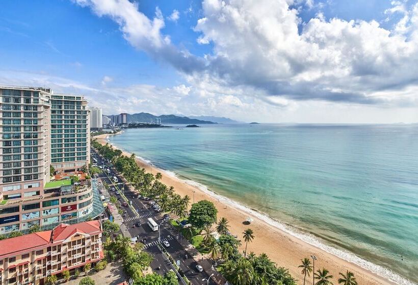 Club Room Sea View, Sheraton Nha Trang Hotel & Spa