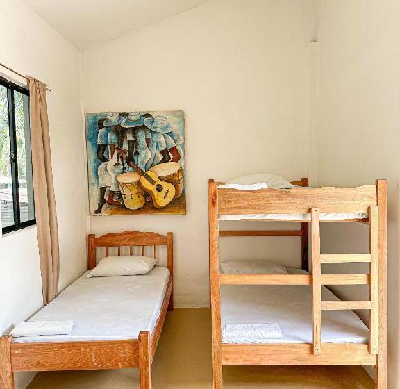 스탠다드 트리픔 룸 공동욕실, Bella S Backpackers Hostel