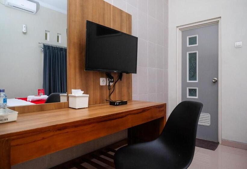 Номер Deluxe, Reddoorz Syariah Near Pascasarjana Ugm 3
