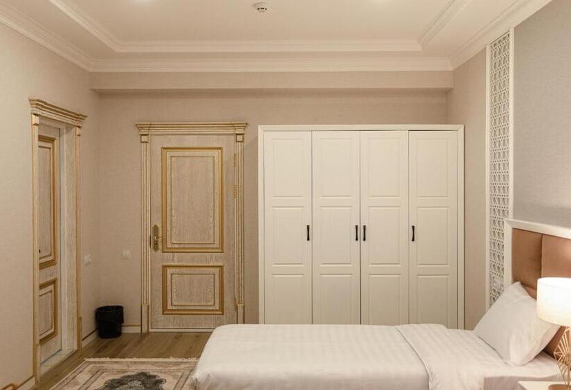 חדר סטנדרט לשלושה, Royal Hotel Samarkand