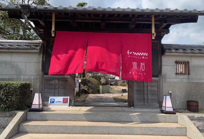 Дом 4 Спальни, オーベルジュ美の浜 流石