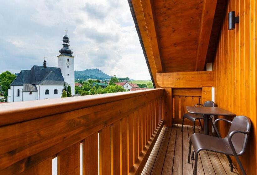 豪华三人间, Restaurace A Penzion Pod Lipami Metylovice